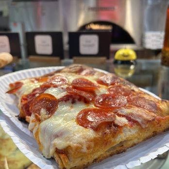 pizza terdekat dari lokasi saya